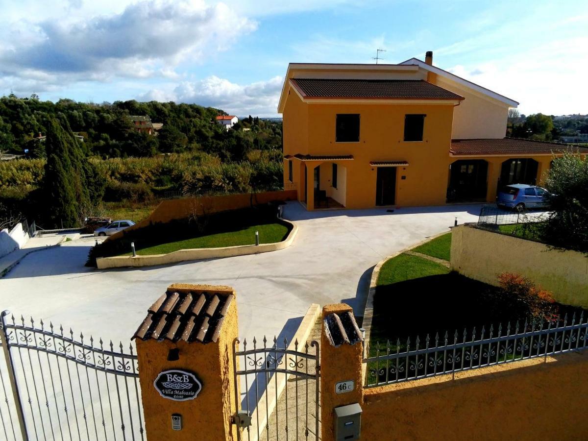 Villa Malvasio Elegant Retreat In Sassari With Private Jacuzzi Room Luaran gambar